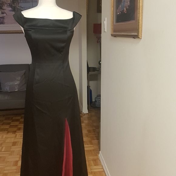 Formal satin fitted long dress - Picture 1 of 4